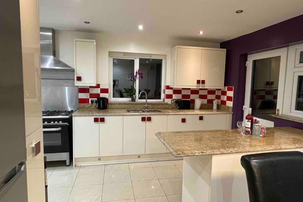 Detached Bungalow II Big Garden II Pet Friendly Villa Hednesford Buitenkant foto