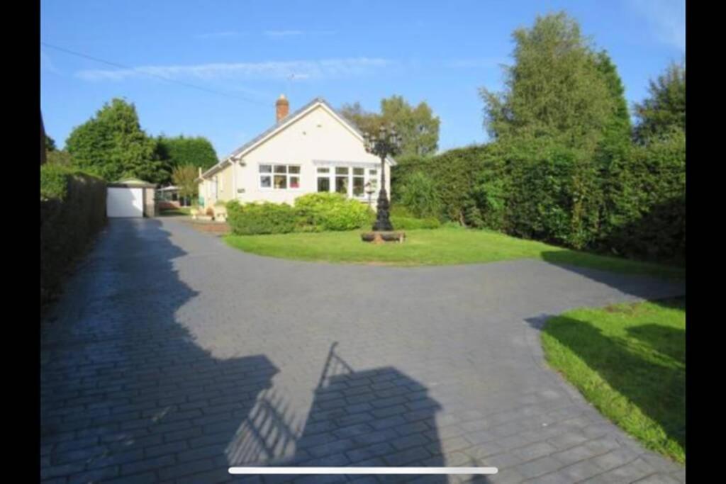 Detached Bungalow II Big Garden II Pet Friendly Villa Hednesford Buitenkant foto