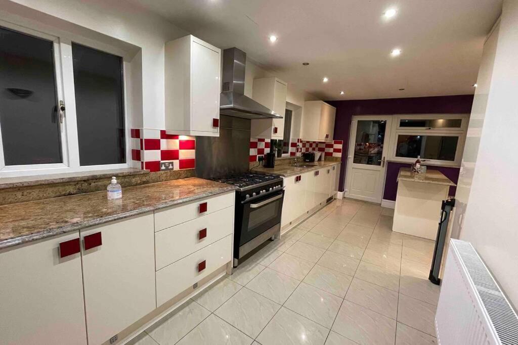 Detached Bungalow II Big Garden II Pet Friendly Villa Hednesford Buitenkant foto