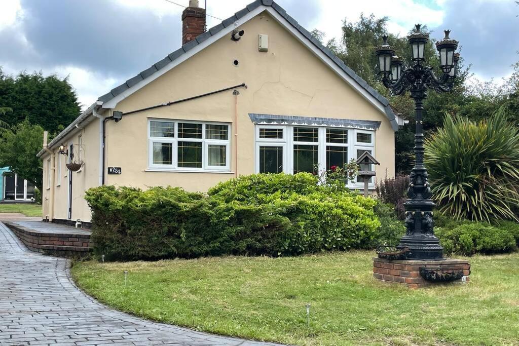 Detached Bungalow II Big Garden II Pet Friendly Villa Hednesford Buitenkant foto