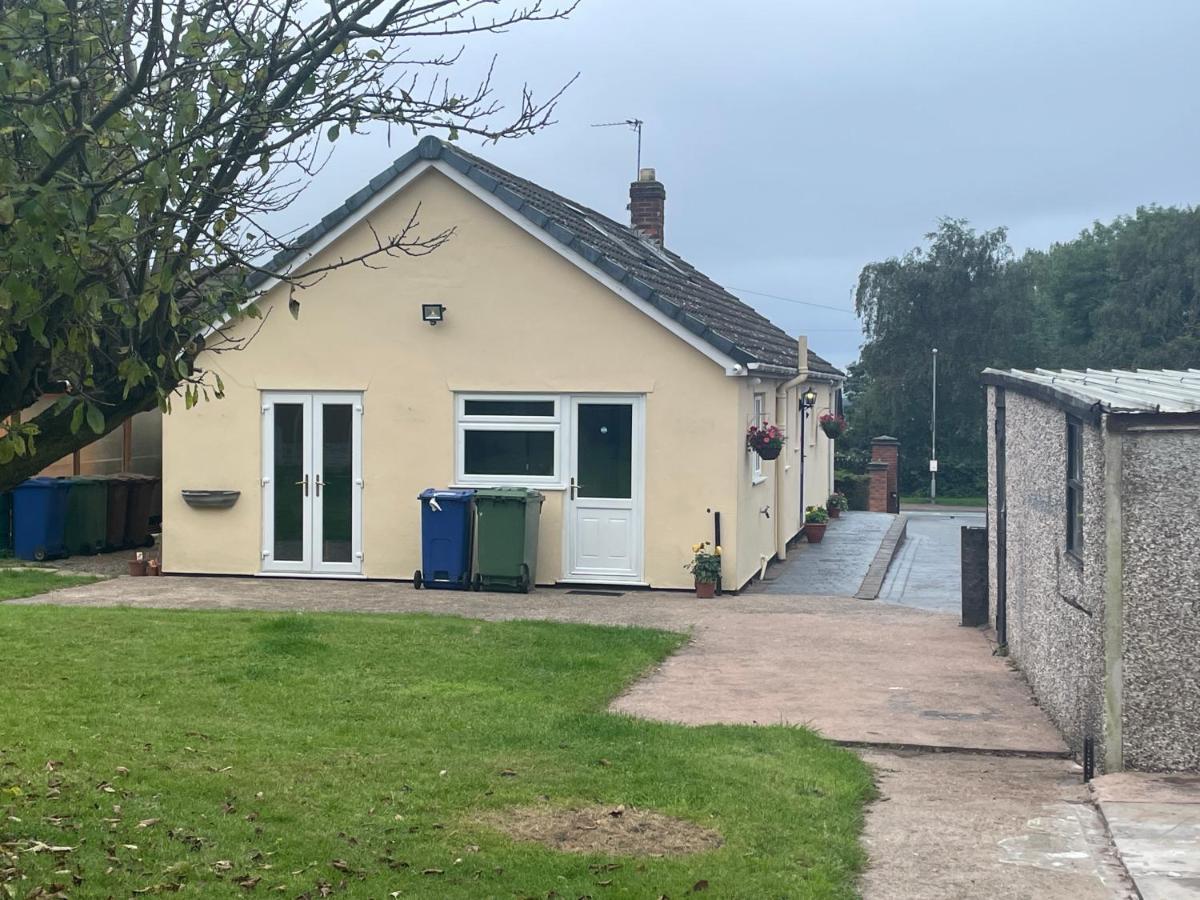 Detached Bungalow II Big Garden II Pet Friendly Villa Hednesford Buitenkant foto